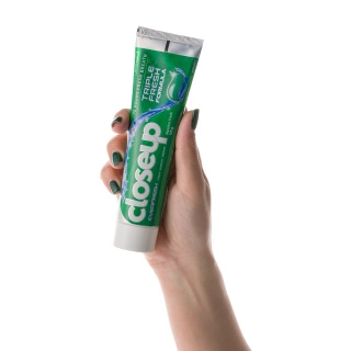 7خمیر دندان کلوز آپ اور فرش نعنایی close up ever fresh menthol fresh gel toothpaste مسواکالا مسواک کالا mesvakala